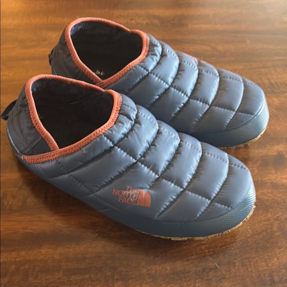 The North Face Quilted Blue Slippers